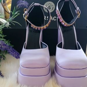 Versace 155 Raso+Ricamo Strass, size 38, Lavender. Heel height 6", platform 2.5"